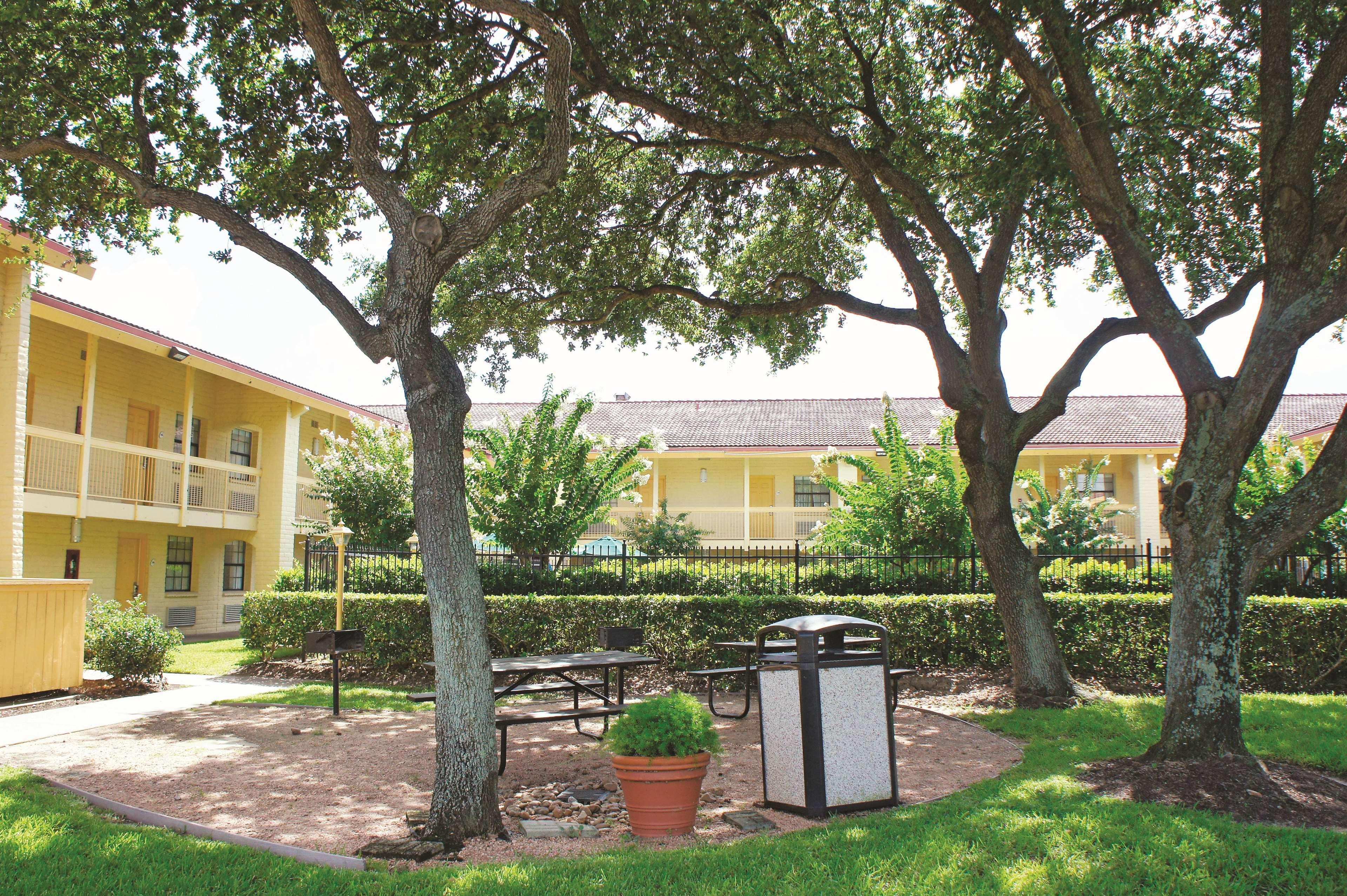 Baymont By Wyndham Houston La Porte Exterior foto